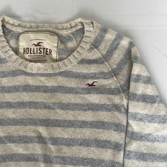 Hollister sweater 3/4 sleeve - Picture 2 of 6